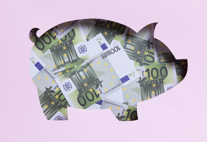 Pengar Euros och spargris